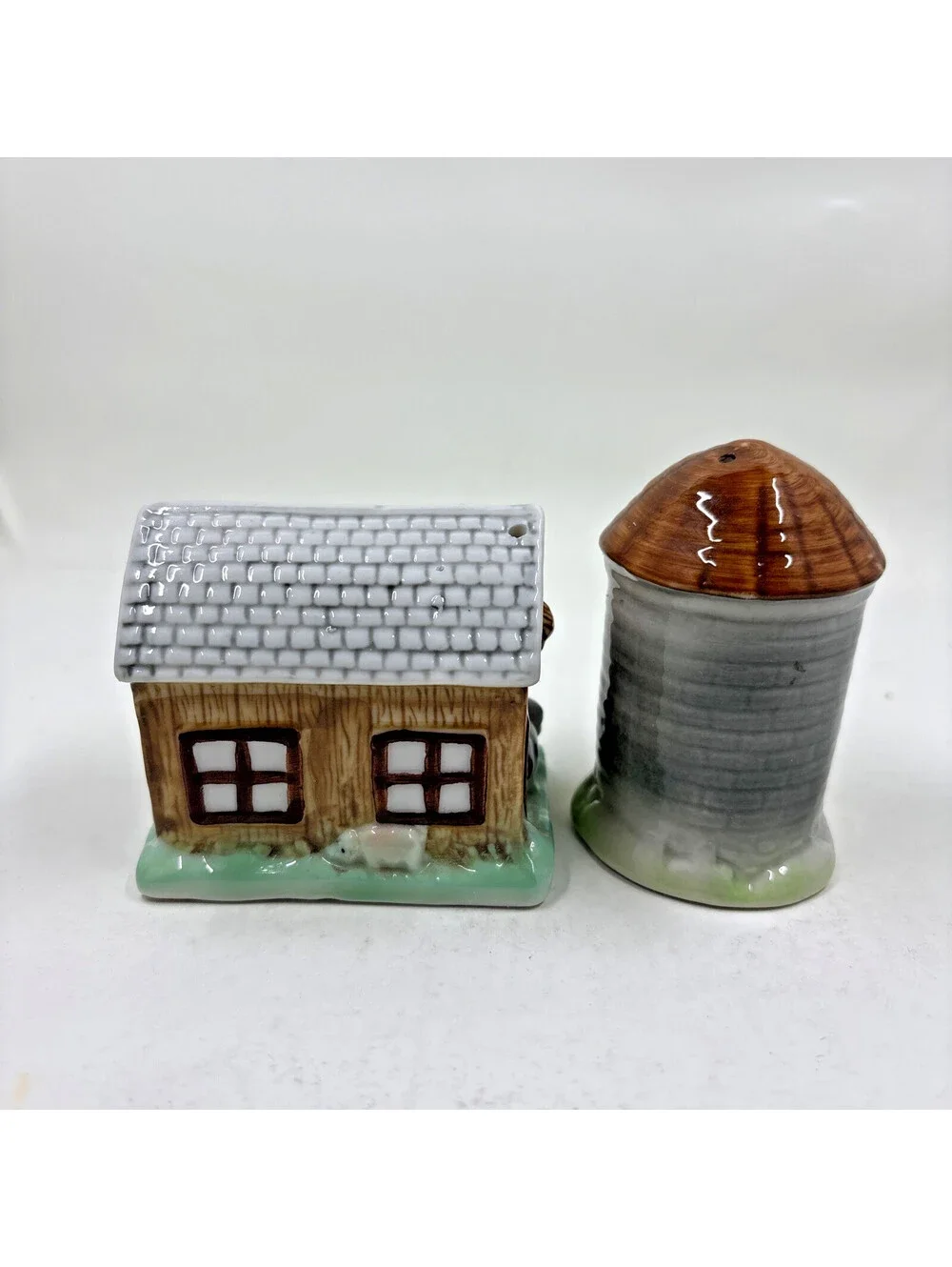 Vintage Barn And Silo Salt And Pepper Shakers RARE Version